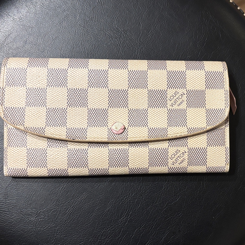AUTHENTIC: Louis Vuitton Beige and Gray Checkered Wallet (Emilie Wallet)